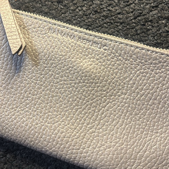 Banana Republic Phone Charging Case - Picture 2 of 4